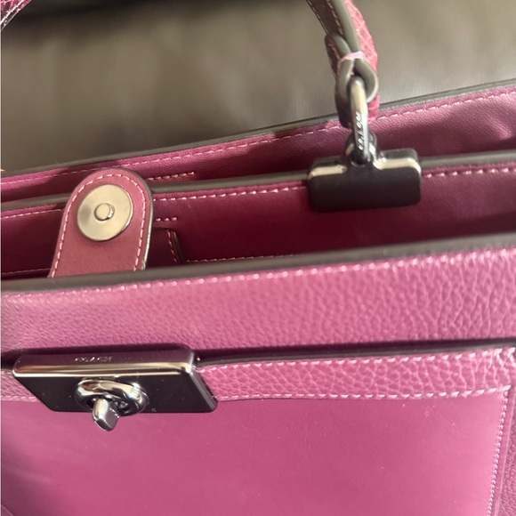 Coach Purple Shoulder Bag with Chic Design - Picture 5 of 16